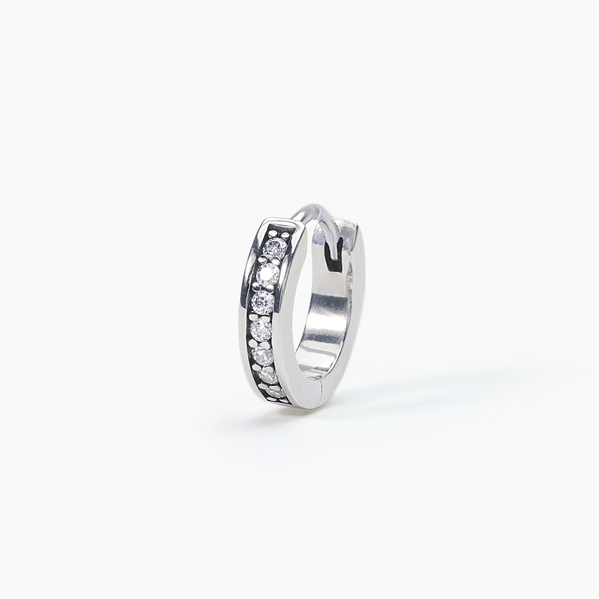 Codice: 563530  Orecchino a cerchio da uomo con zirconi bianchi MONOMANIA